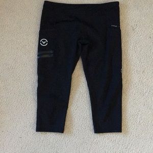 Virus cropped leggings